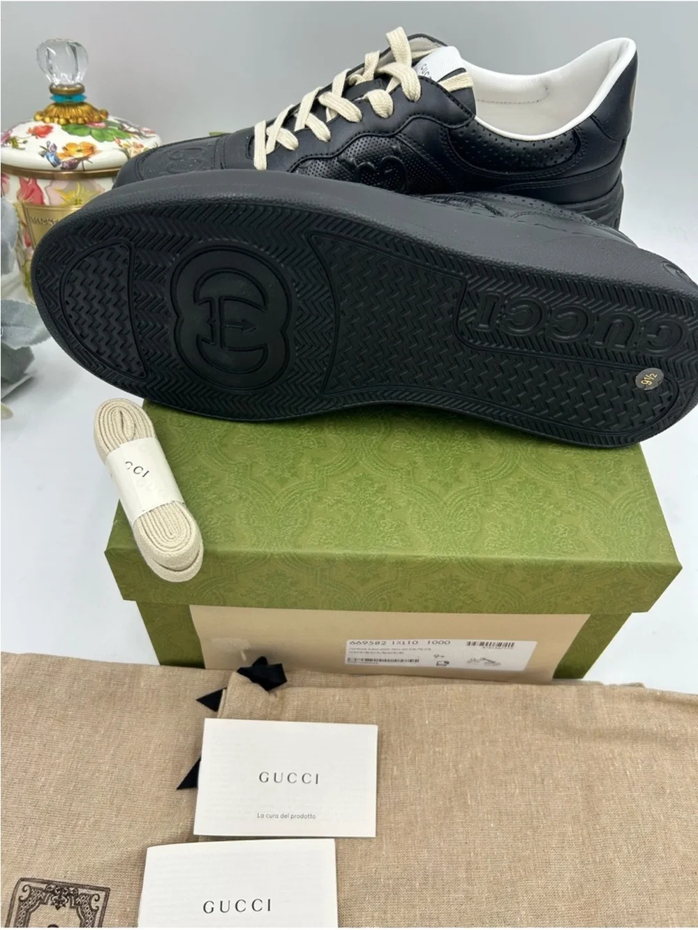 Men’s Gucci, Gigi embossed leather sneakers size 9.5 it’s 10.5 US made in Italy